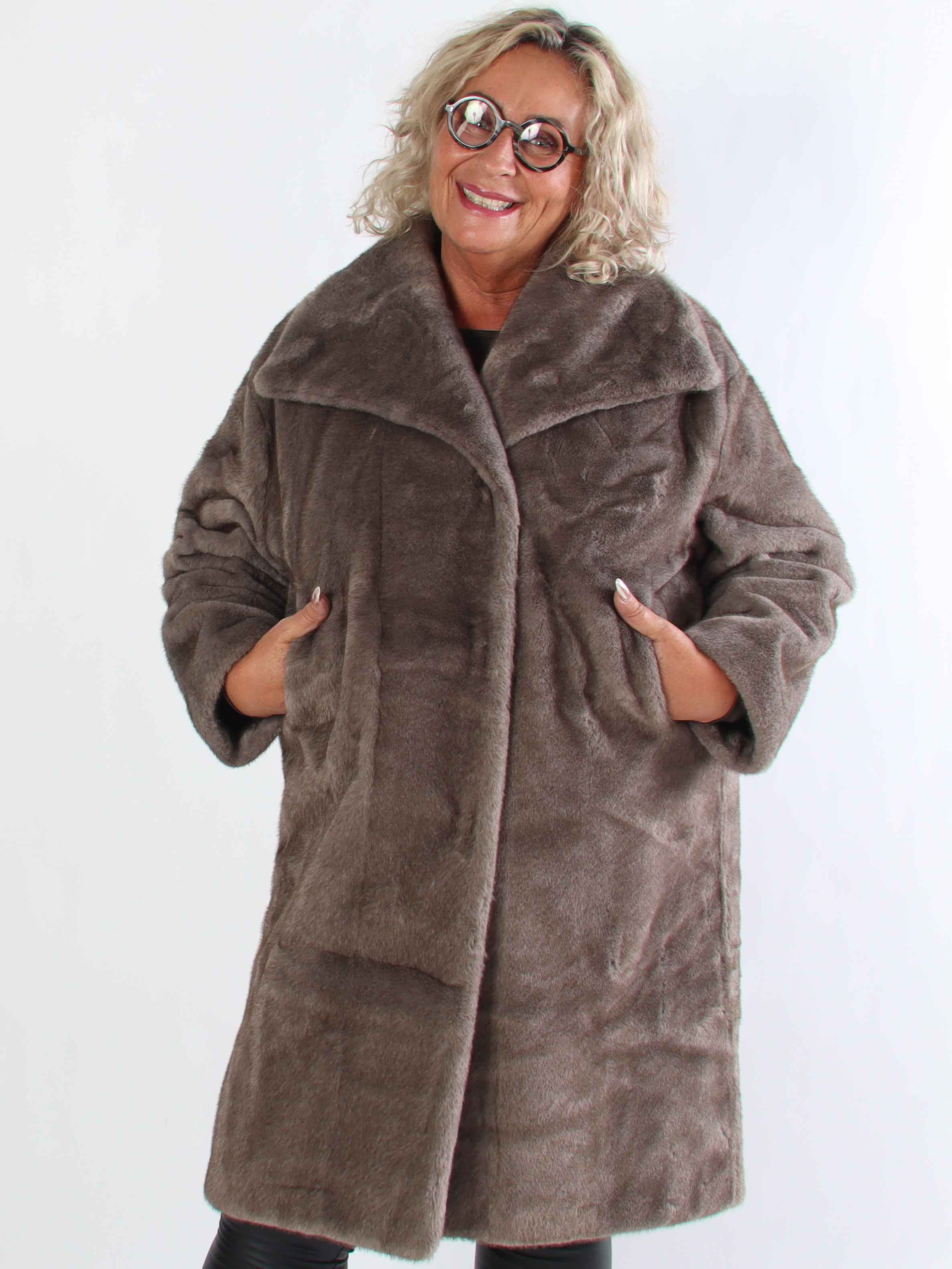 Federica - Mjuk fuskpälskappa med krage